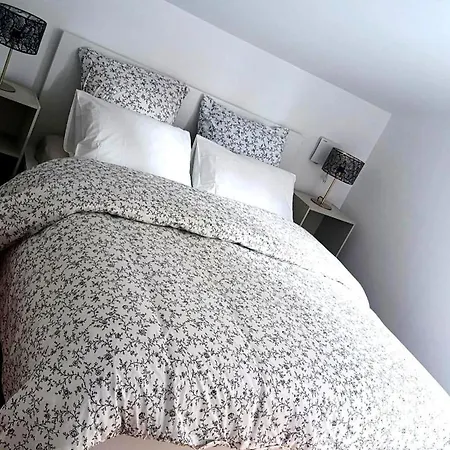 Cozy Duplex 10 Minutes From Paris