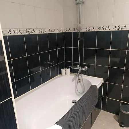 Cozy Duplex 10 Minutes From Paris Apartament *